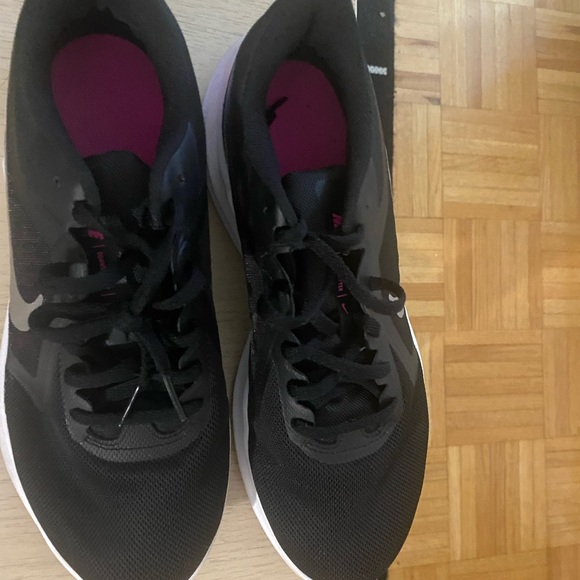 Nike Women’s Running Shoes. Size :9 Color: Black Pink and Silver. - Picture 4 of 5